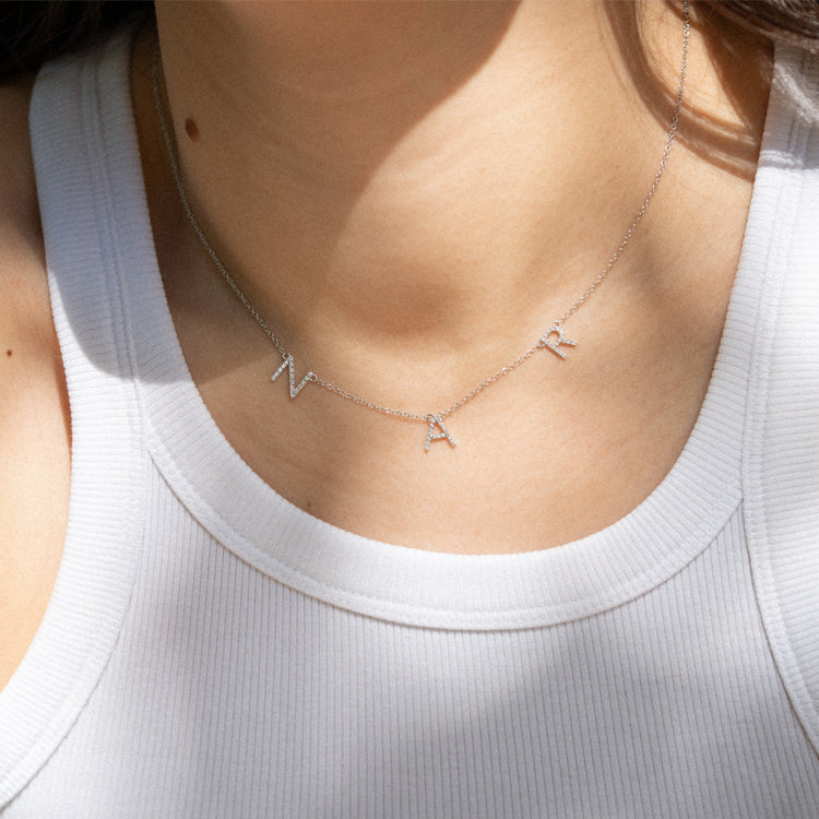 Collar personalizable con letras de diamantes