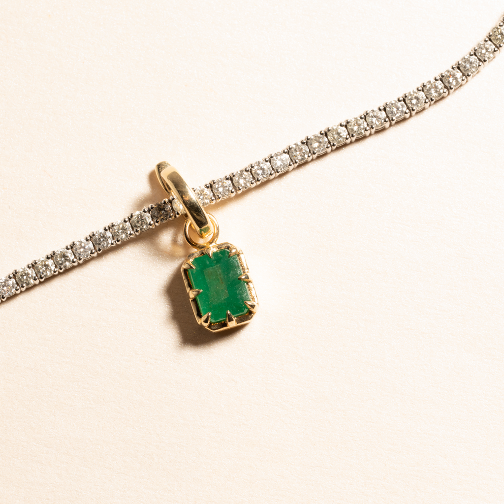 Charm Esmeralda Natural 1.50 cts