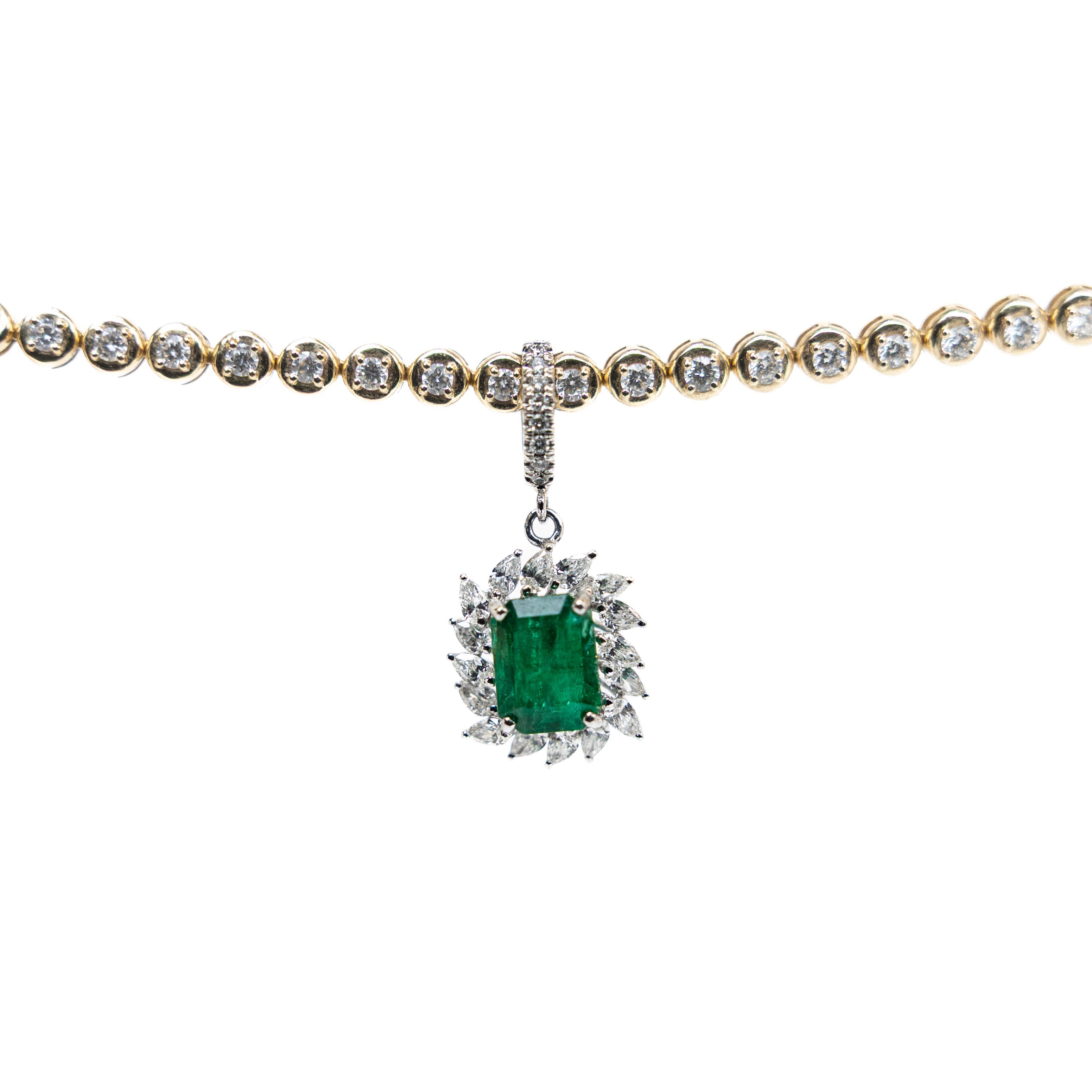 Dije CUSHION EMERALD HALO