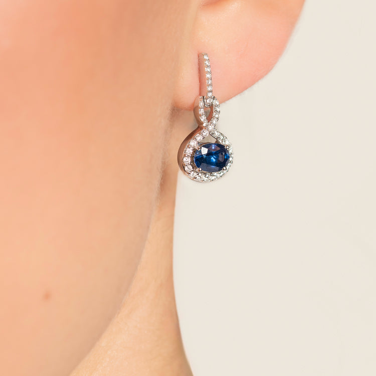 Earrings with horizontal sapphire