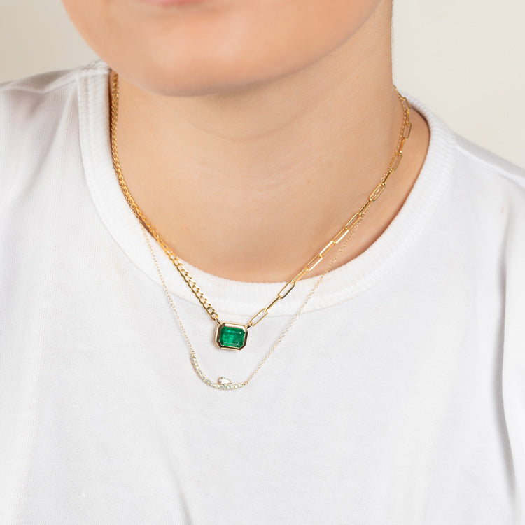 Collar rectangular con esmeralda bisel